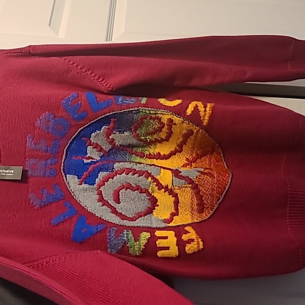 Stella McCartney Female Rebellion Fushia Sweater Size 44 BRAND NEW NEVER WORN